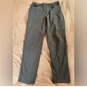 All in Motion by Target Men's Performance
Pants in Dark Gray Size 32x30